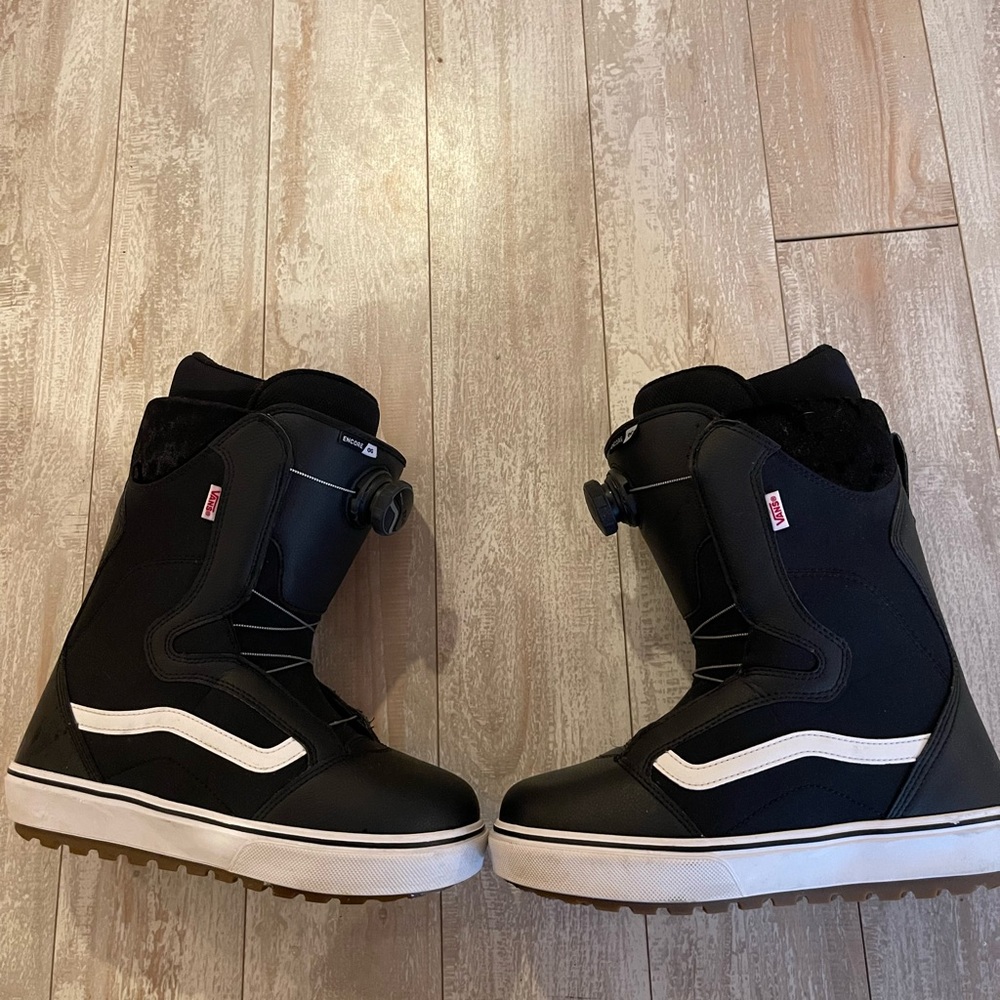 VANS Encore OG Boa Snowboard Boot- Women’s Size 9